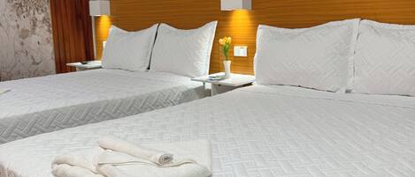 Habitación familiar | Espacio para trabajar con laptop y wifi gratis