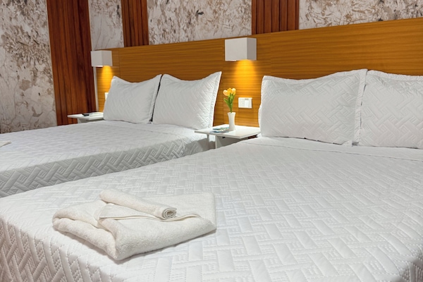 Espacio para trabajar con laptop y wifi gratis