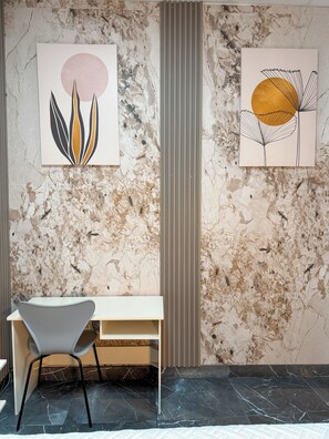 Habitación familiar | Espacio para trabajar con un portátil y wifi gratis