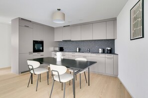 Fridge, microwave, oven, stovetop - Blueground | Enge, terrace, nr Lake Zurich (Zurich)