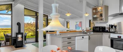 Fridge, microwave, dishwasher, cookware/dishes/utensils