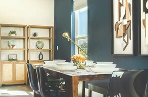 Dining - The Cozy Corner (Houston)