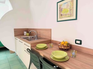 Deluxe Room, Balcony, City View | In-room dining - Casa Evelina (Sant'Agnello)