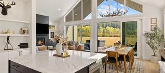 Luxury Suncadia Retreat with Hot Tub, Game Room, Meadow Views, Sleeps 12