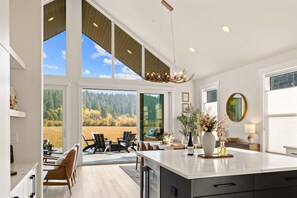 Interior - Golden Meadows at Suncadia Cabin with Hot Tub, Game Room and EV Charger (Cle Elum)