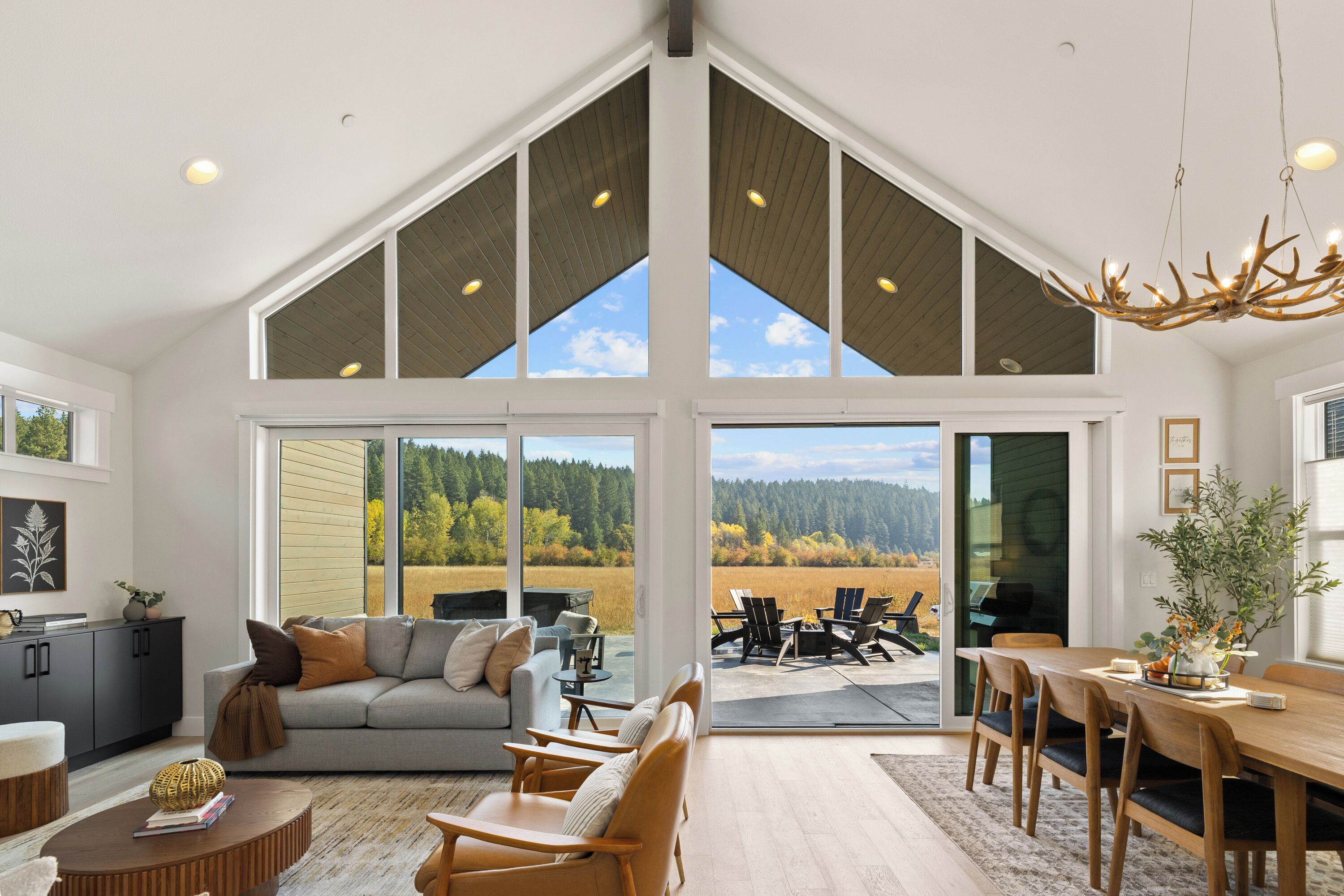 TV connectée, cheminée, baby-foot, table de tennis de table