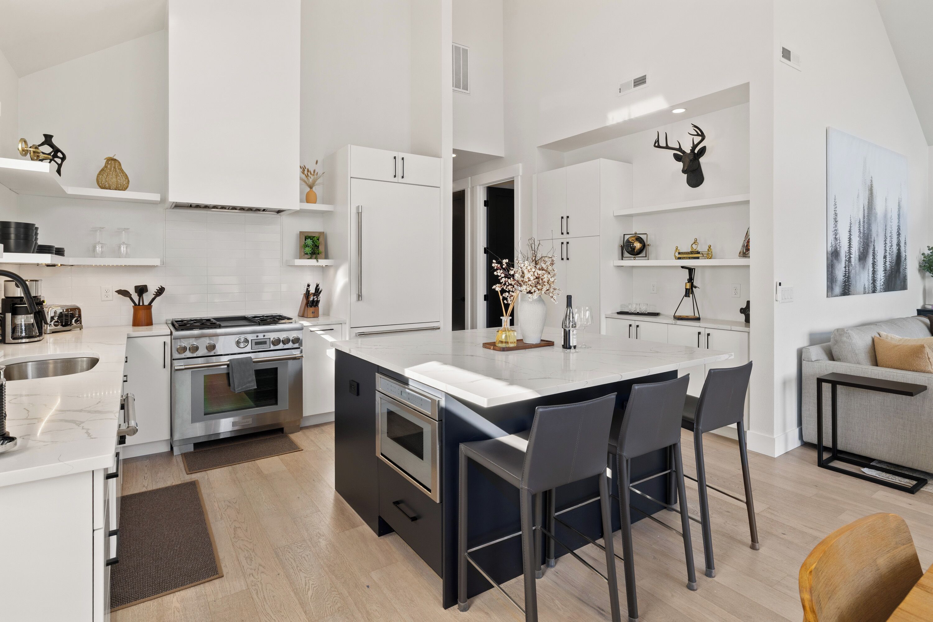 冰箱、微波炉、烤箱、炉灶