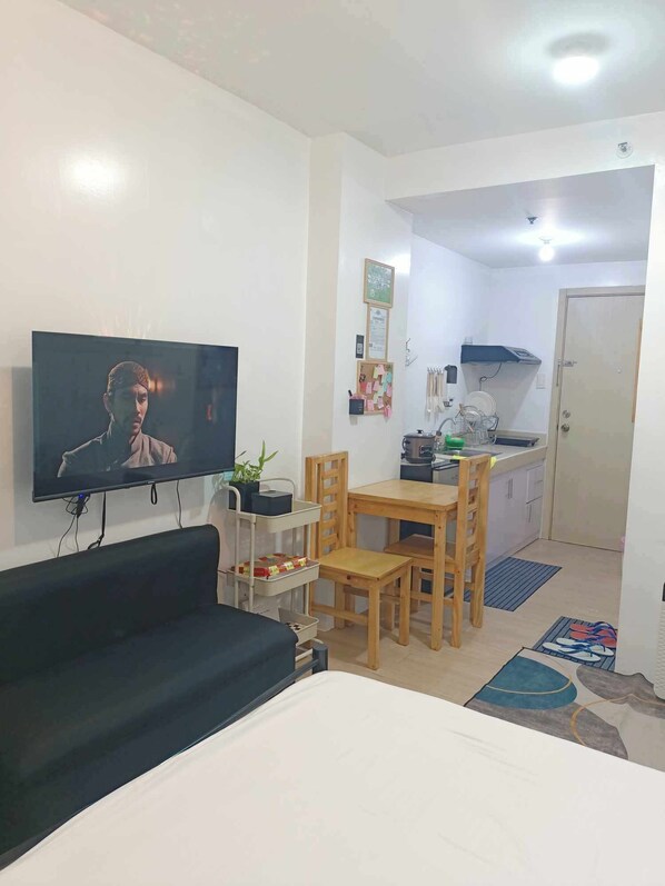 Condo, 1 Bedroom, Accessible, Private Pool | Living room