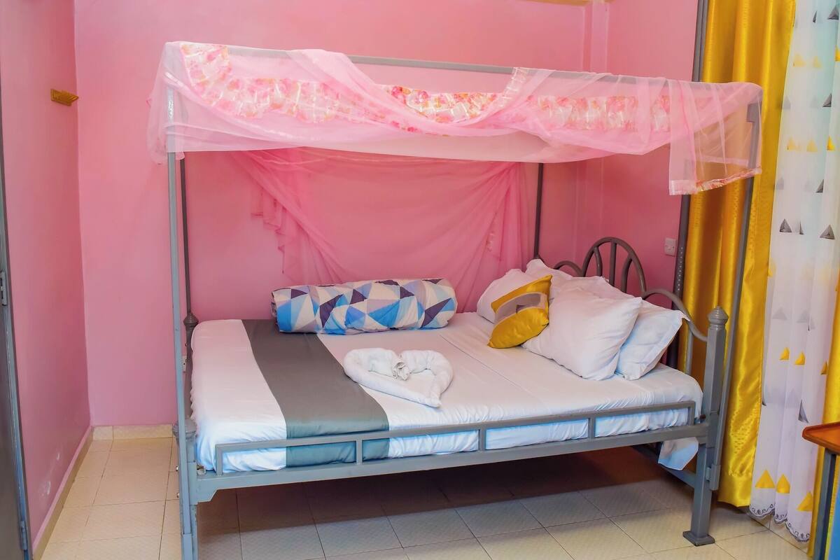 Free WiFi, bed sheets
