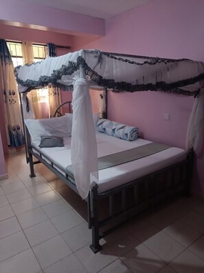 Free WiFi, bed sheets