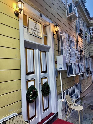 Front of property - Grand Süleymaniye Hotel  (İstanbul)
