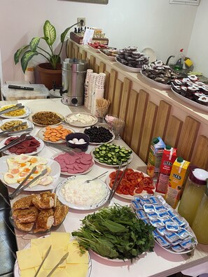 Free daily full breakfast  - Grand Süleymaniye Hotel  (İstanbul)