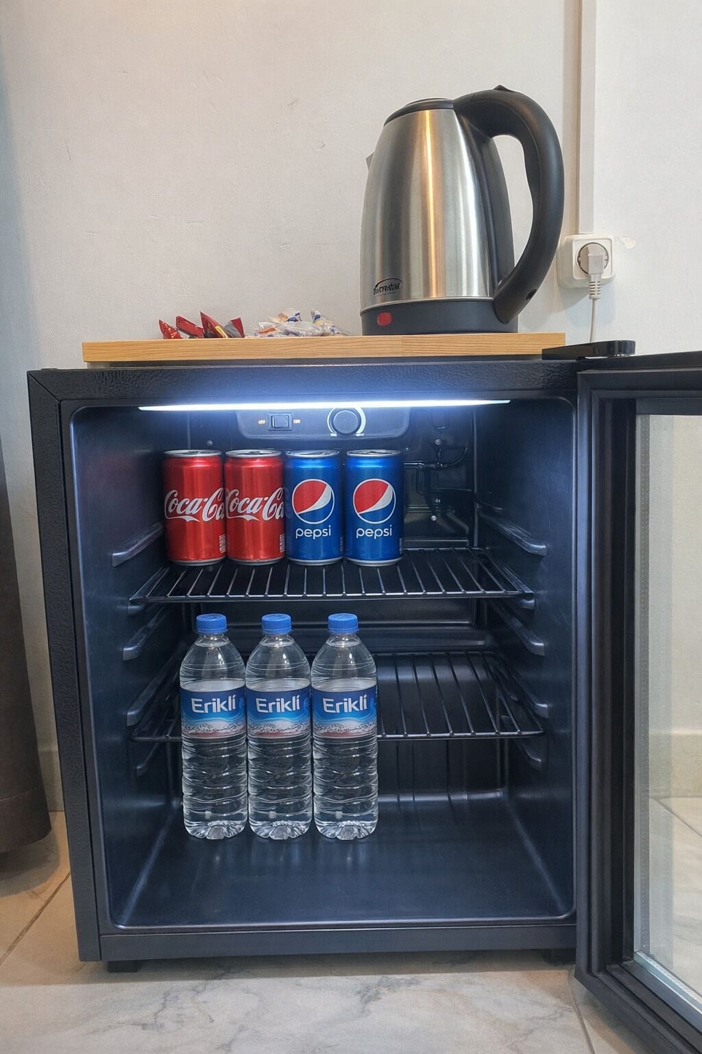 Zimmersafe, Schreibtisch, Verdunkelungsvorhänge, schallisolierte Zimmer