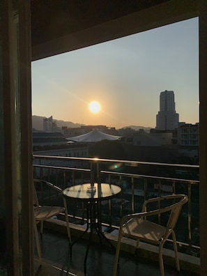 Quarto duplo conforto, sacada, vista para a cidade | Vista da sacada