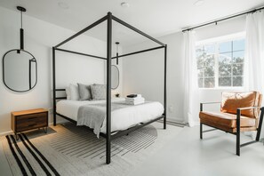 Iron/ironing board, WiFi, bed sheets - Cozy house with modern feel - Central Air, Pool, Spa, Fire Pit, Fenced 2 acres (Yucca Valley)