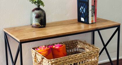 Charming 1-bed house near Down Town, San Diego.