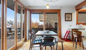 Dining - Perch - Aloha View Retreat w/parking & Space Needle Glow! (Seattle)