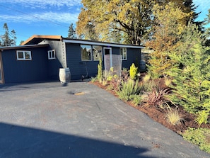 Exterior - Downtown Seattle is a ferry ride away.
Walk on and be in Seattle in 20 minutes (Port Orchard)