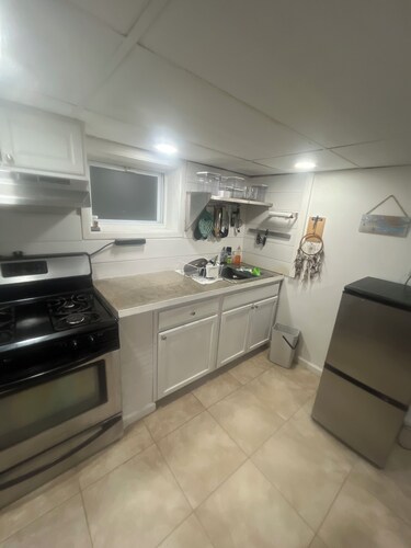 Lovely 2-bedroom apartment within walking distance of the beach in Far Rockaway