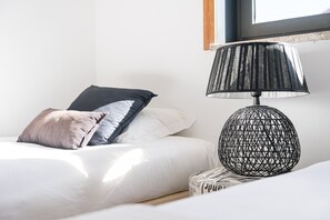Iron/ironing board, Internet, bed sheets