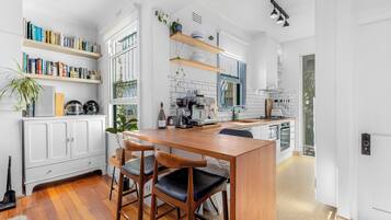 Căn hộ Superior, bếp, quang cảnh thành phố | Bếp riêng