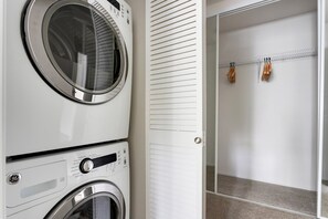 Interior - Blueground | Rancho Palos Verdes, pool, nr Point Vicente Lighthouse (Rancho Palos Verdes)