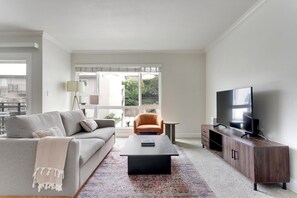 Télévision, chaîne hi-fi