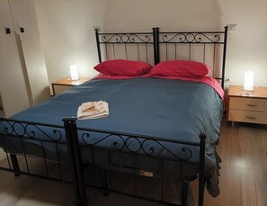 Iron/ironing board, WiFi, bed sheets
