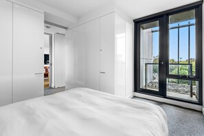 Apartment | 1 bedroom, laptop workspace, iron/ironing board, bed sheets