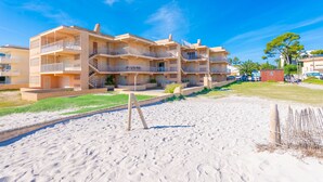 Exterior - VORAMAR 1 - Fabulous beachfront apartment. Free Wi-Fi. (Alcúdia)