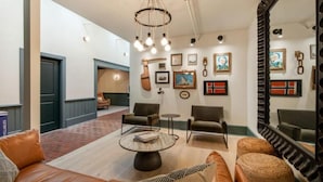 Unclassified image, 3 of 15, button - Hotel Scandi (Poulsbo)