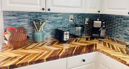 3-Bedroom 2-Bathroom Bungalow Gem in Historic College Park 8 mins from Airport