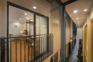 Minibar, in-room safe, desk, laptop workspace - Dong Xuan Boutique Hotel (Hoan Kiem)