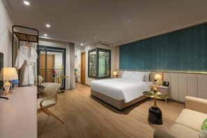 Minibar, in-room safe, desk, laptop workspace - Dong Xuan Boutique Hotel (Hoan Kiem)