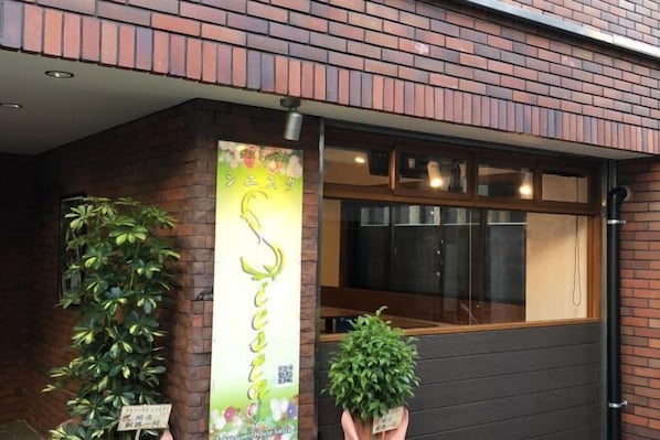 المنشأة من الخارج