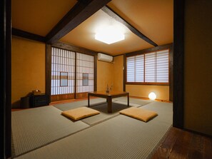 ألحفة محشوة بالريش وملاءات أسرّة