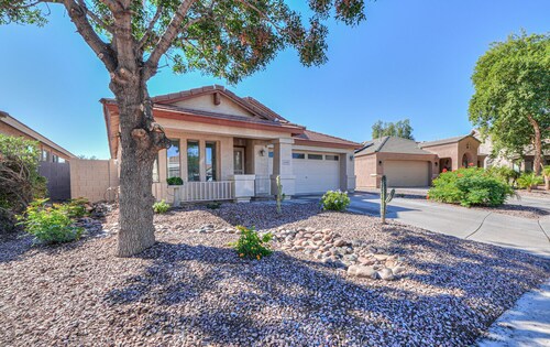 Serene 4-bedroom, 3-bathroom house with Pool in Maricopa
