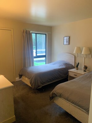 3 chambres, fer et planche à repasser, Wi-Fi, draps fournis