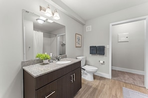 Hair dryer, towels - Southbank Riverfront Condo with Pool & Gym Access (Tuscaloosa)
