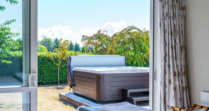 Wanaka Haven - Spa, Views & Outdoor Living