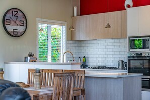 Fridge, microwave, oven, stovetop - Wanaka Haven - Spa, Views & Outdoor Living (Wānaka)