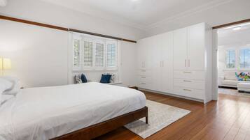 Apartment | 3 bedrooms, laptop workspace, iron/ironing board, bed sheets