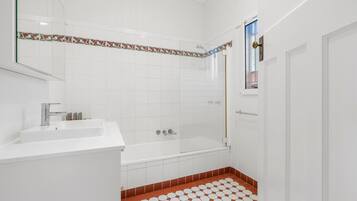 Apartment | Bathroom | Towels
