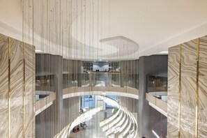 المنشأة من الداخل