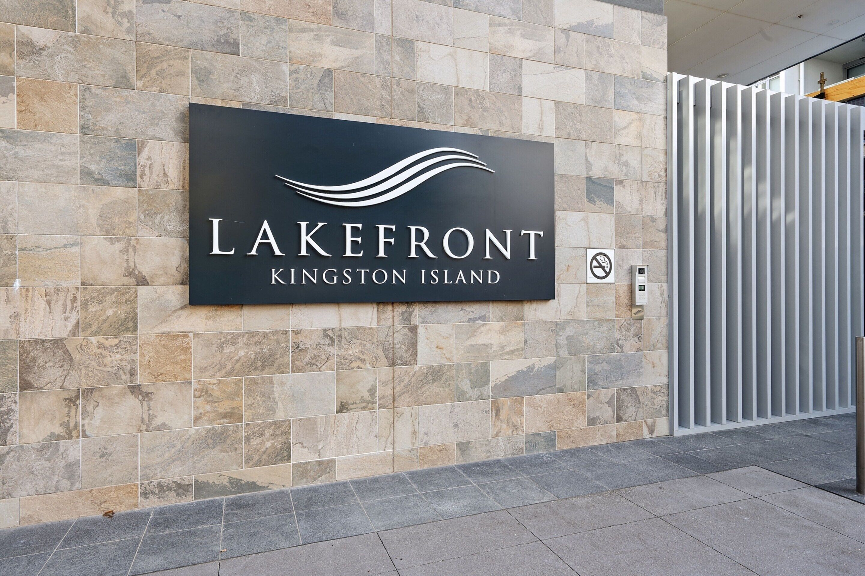 A sign for Lakefront Kingston Island.
