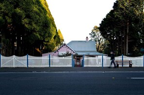 المنشأة من الخارج