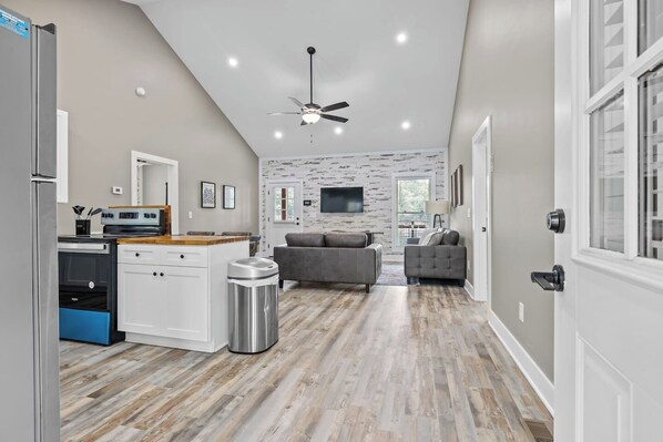 Interior - Waterfront Lake Keowee Hideaway (Six Mile)