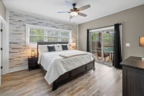 2 bedrooms, WiFi, bed sheets - Waterfront Lake Keowee Hideaway (Six Mile)