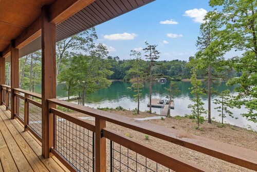 Waterfront Lake Keowee Hideaway