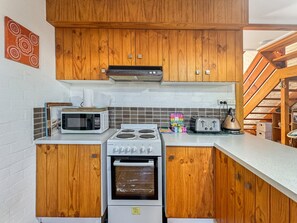 Apartment | Private kitchen - 'broulee Break' -2-bed Beach House With Games Room (Broulee)